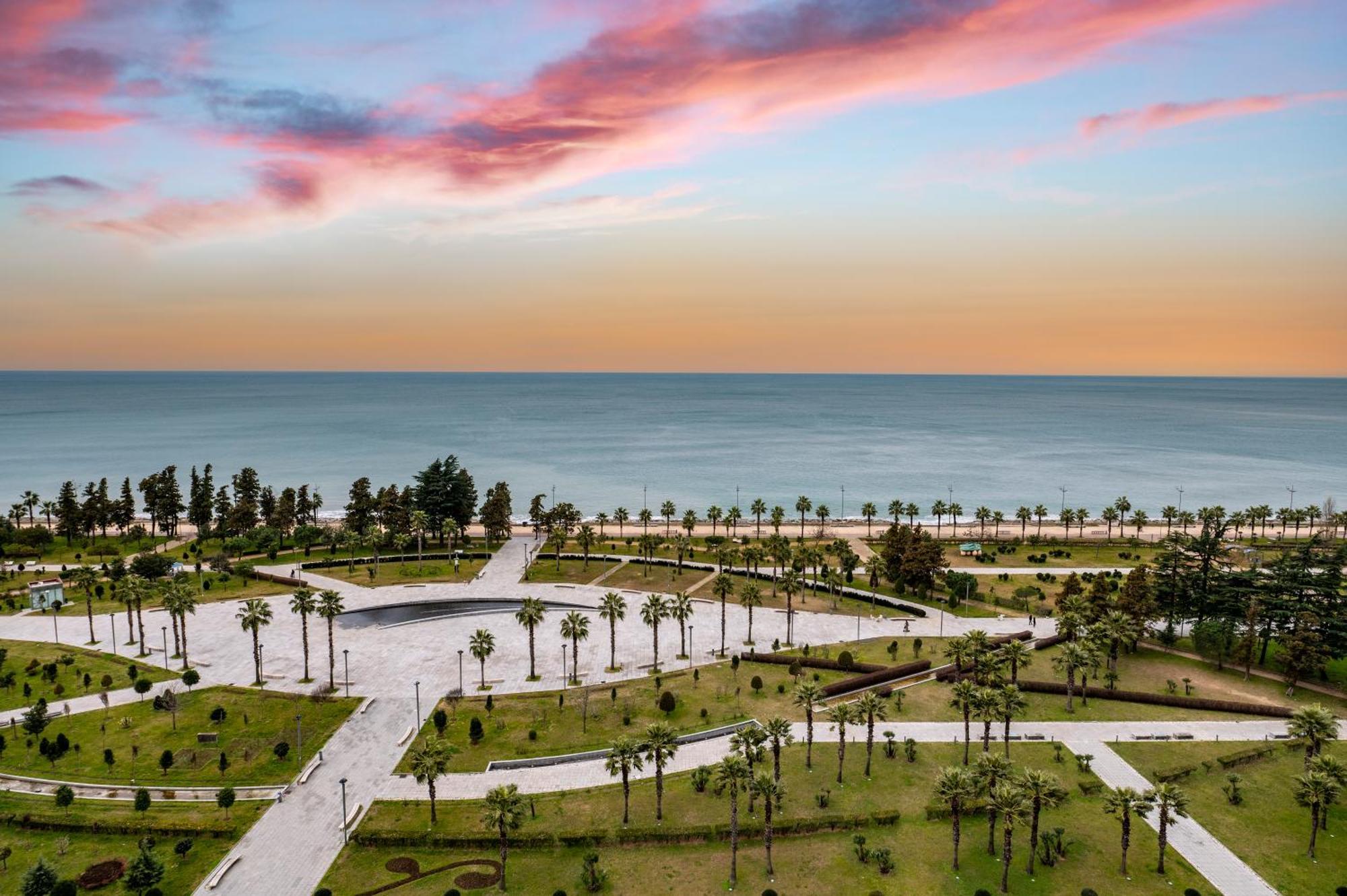 The Grandeur Hotel Batumi Exterior foto